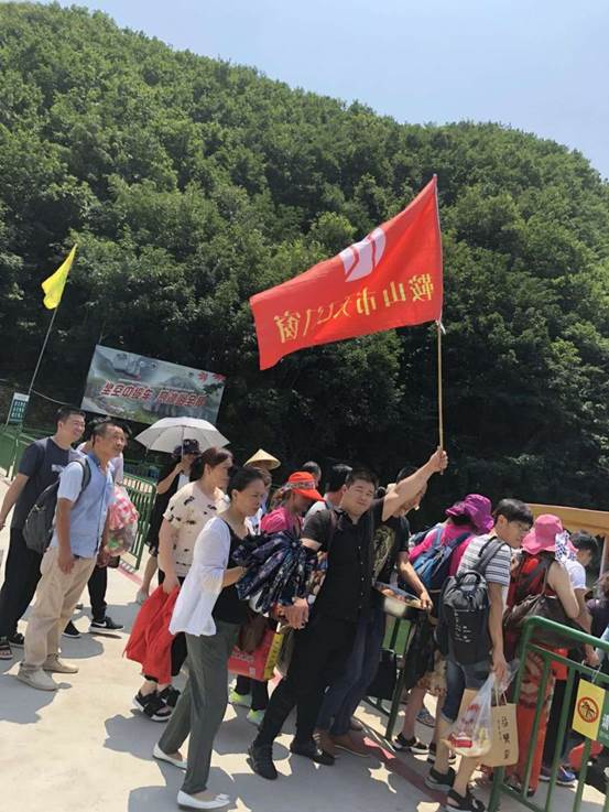 鞍山市天乙门窗无限公司构造全部员工展开了每一年一度的“清冷夏季游”团建勾当